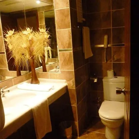 Отель Montania Town 3*