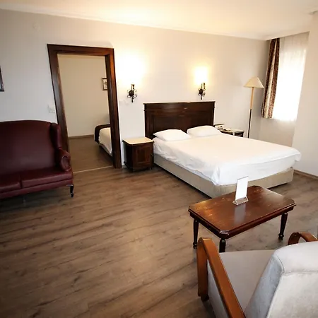 Hotel Montania Town 3*