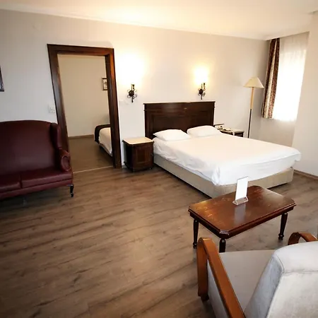 Hotel Montania Town 3*