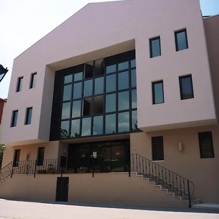 مونتانيا تاون مودانيا فندق 3*